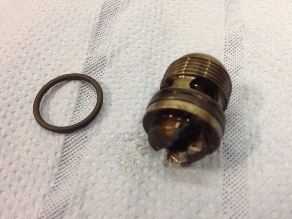 Burkhart_Engineering_Austausch_Dichtung_Öldruckhalteventils_S50_S54_2_1280_960 Öldruckhalteventil