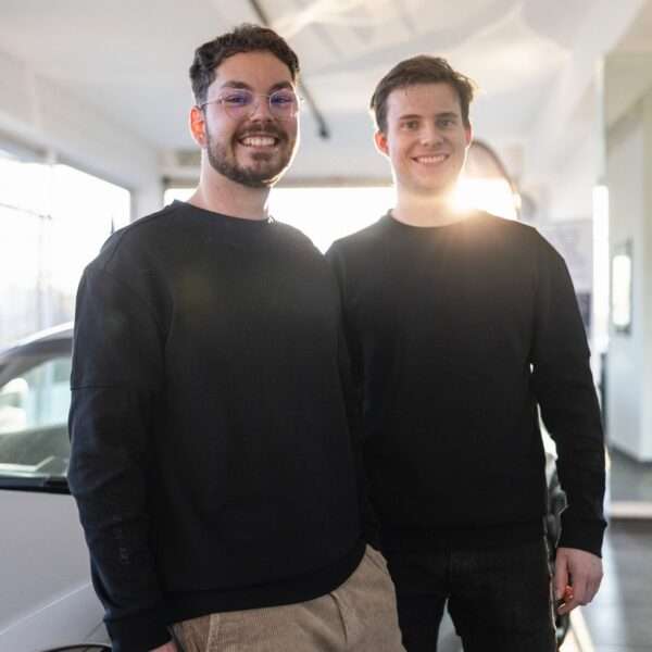 BE Premium Sweatshirt